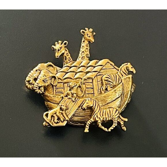 Vintage Noahs Ark Brooch Pin Signed Gold Tone Animals Boat Giraffe Elephant Avon - Picture 1 of 9